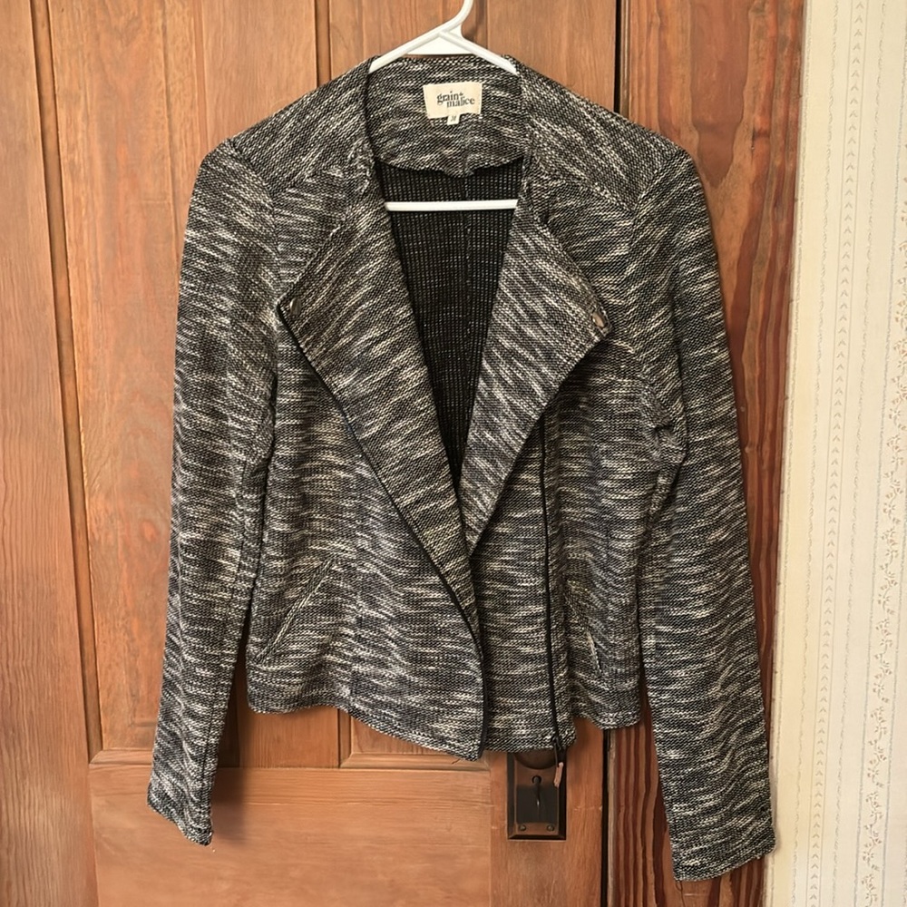 Blazer - Picture 3 of 5